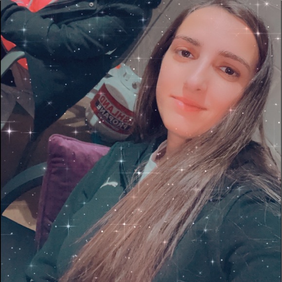 Profile Picture of Nenweta Abrahim (@nenwetaabrahim) on Poshmark