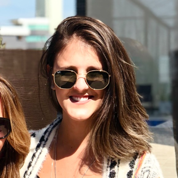 Profile Picture of Daniela Rocha robortella (@danirobortella) on Poshmark