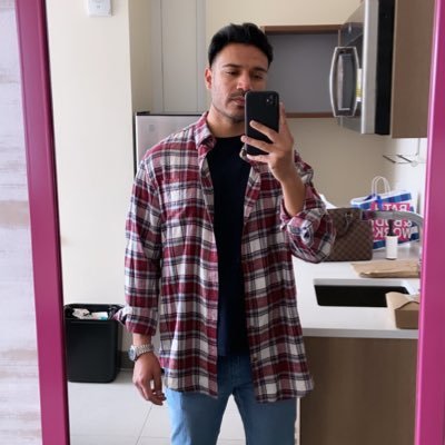 Profile Picture of Adrian Gonzalez (@last_king44) on Twitter