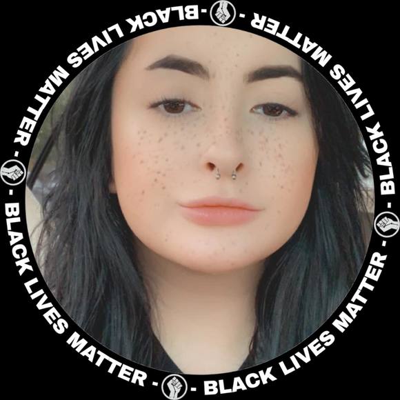 Profile Picture of Briana Waldron (@bbwaldron1024) on Poshmark