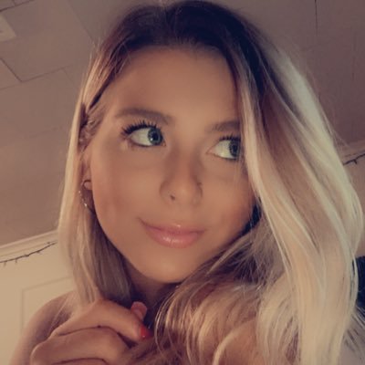 Profile Picture of Claire Bourque (@Clairebqueee) on Twitter