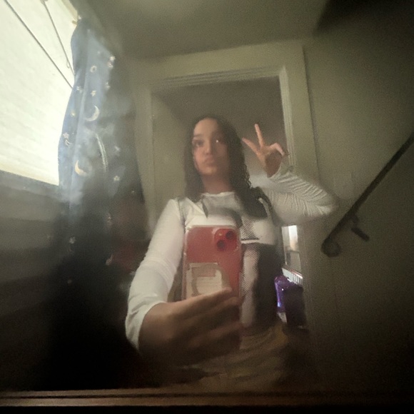 Profile Picture of Gabby Heugas (@gabbyheugas) on Poshmark