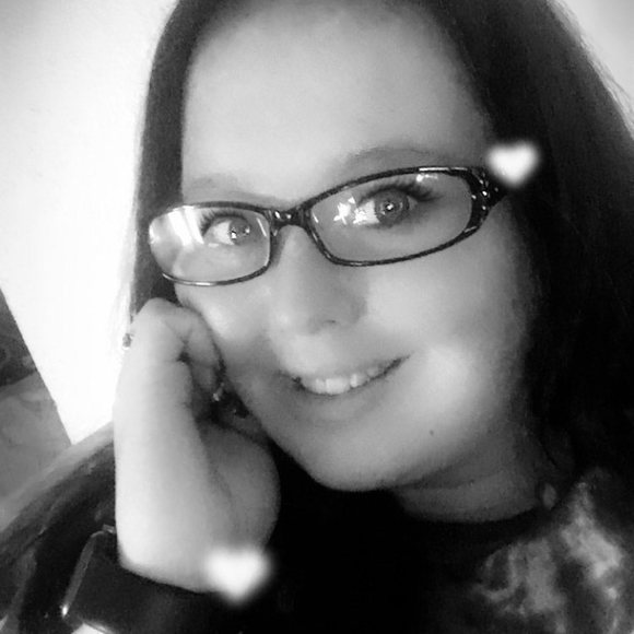 Profile Picture of Amanda Vansice (@aahickman) on Poshmark