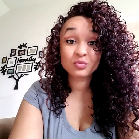 Profile Picture of Shay Violetta (@shayvioletta5) on Poshmark
