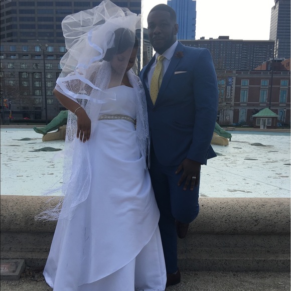 Profile Picture of Gina Averett (@ginatae86) on Poshmark