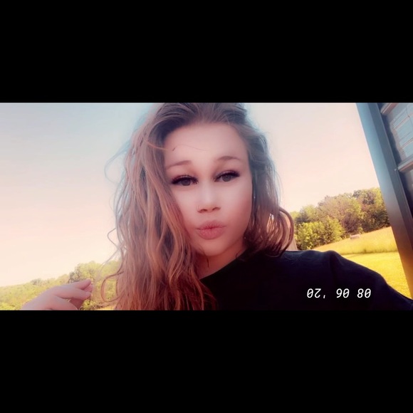 Profile Picture of Rylylnn Pummell (@rylynn_) on Poshmark