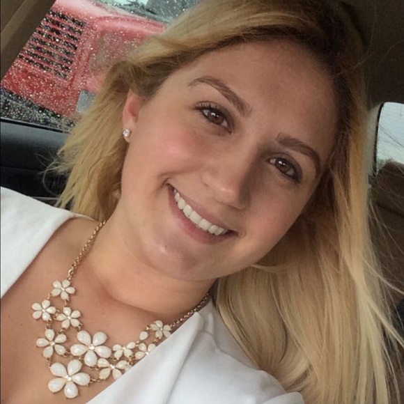 Profile Picture of Cookie Gonzalez (@cookiegonzales) on Poshmark