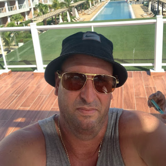 Profile Picture of Carlos Cabello (@cabello79mkl) on Poshmark