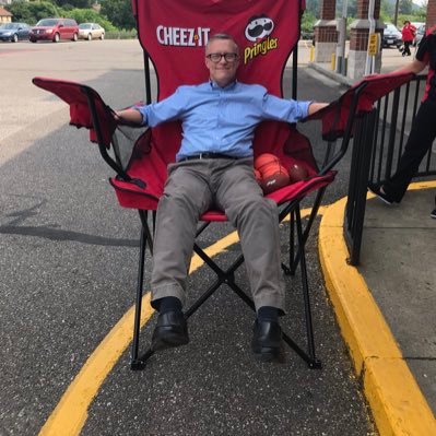 Profile Picture of Peter Riesbeck (@plouisr) on Twitter