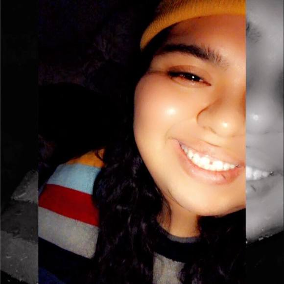 Profile Picture of Frankie Marie (@frankeee_) on Poshmark