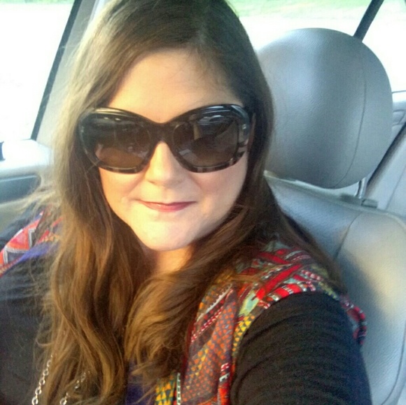 Profile Picture of Amanda Mccommons (@amccommons) on Poshmark