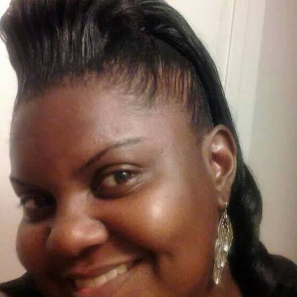 Profile Picture of Yolanda Wright (@latoya35) on Poshmark