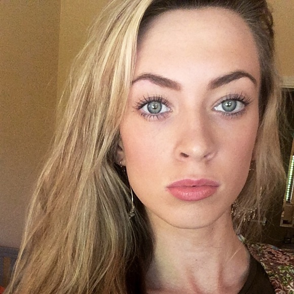 Profile Picture of Alissa Traughber (@altra_2000) on Poshmark