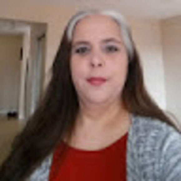 Profile Picture of Pauline Larabee (@larabeepauline) on Poshmark