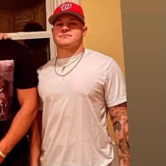 Profile Picture of Nick Treloar (@nicktreloar) on Poshmark