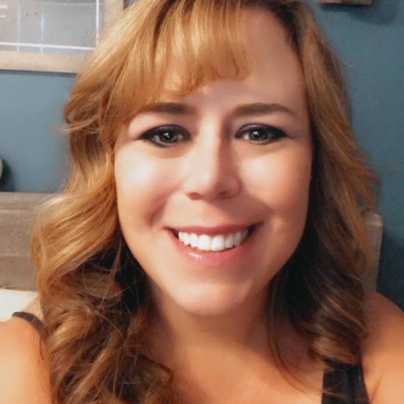 Profile Picture of Rebecca Terranova (@bexxxterranova) on Poshmark