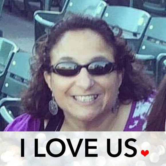 Profile Picture of Laurie Schmeer (@freespirit24) on Poshmark