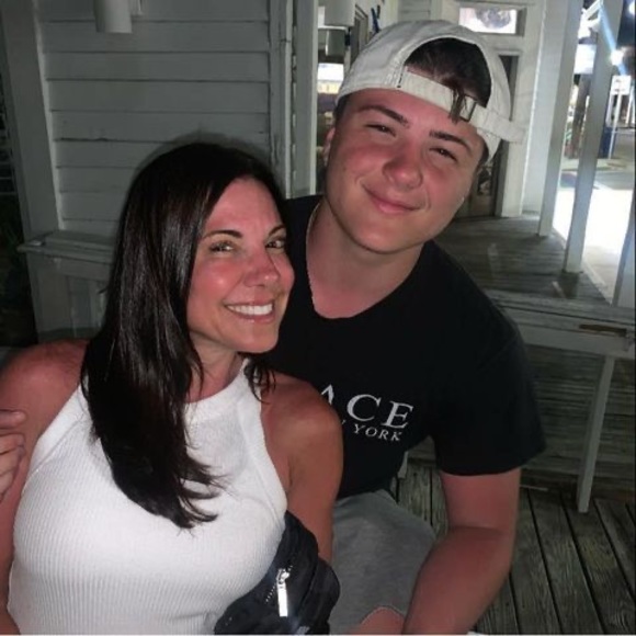 Profile Picture of Wendy Barfield barchella (@wendybarfiel755) on Poshmark