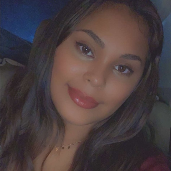 Profile Picture of Josefina Livanos (@smiley_pina) on Poshmark