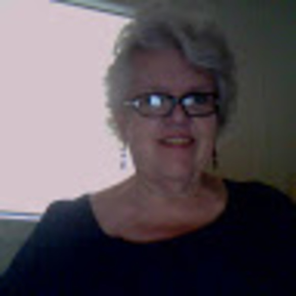 Profile Picture of Esther Westerhouse (@ewesterhouse) on Poshmark