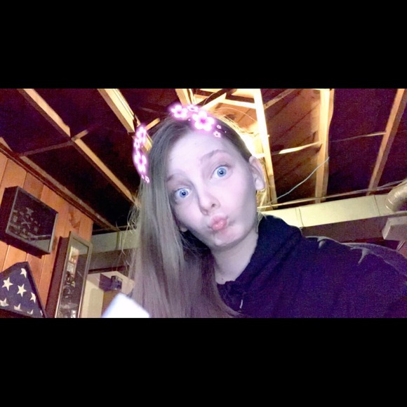 Profile Picture of Abby Fowler (@abjofo) on Poshmark