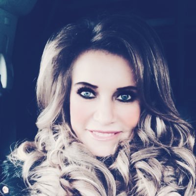 Profile Picture of Tracey Hull (@tracey7922) on Twitter