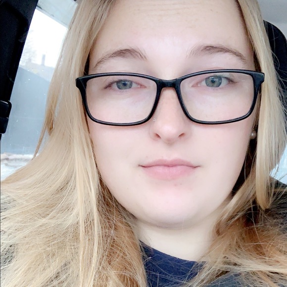 Melanie Thibeault - Poshmark Profile Picture of Melanie Thibeault (@mthibeault422) on Poshmark