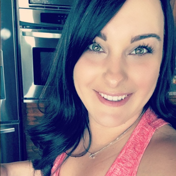 Profile Picture of Ashley Jender (@ashleyjender) on Poshmark