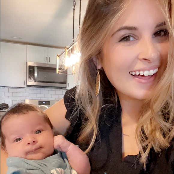 Profile Picture of Janna Moore (@jannamoore399) on Poshmark