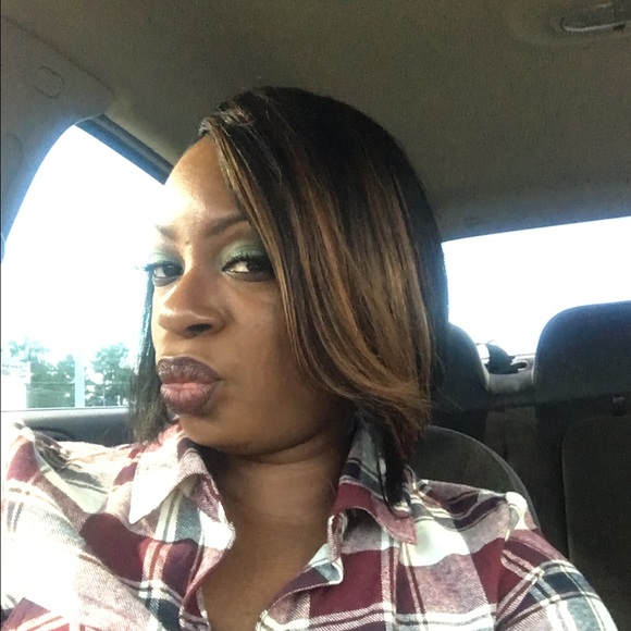 Profile Picture of Latonja Daniely (@charyasiluv) on Poshmark