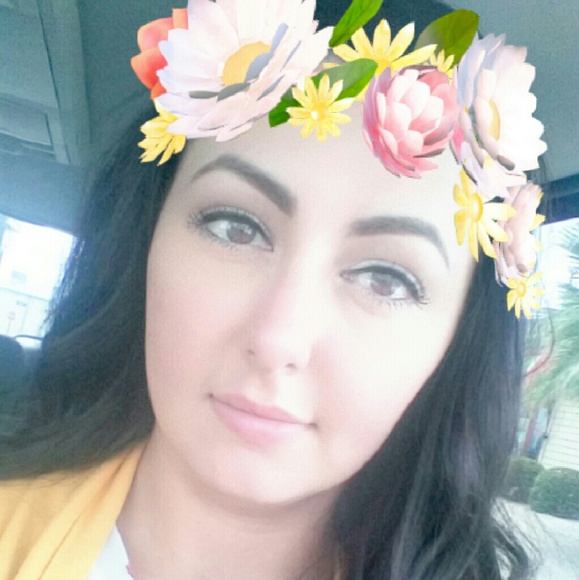 Profile Picture of Kandyce Smith (@kandyce87) on Poshmark