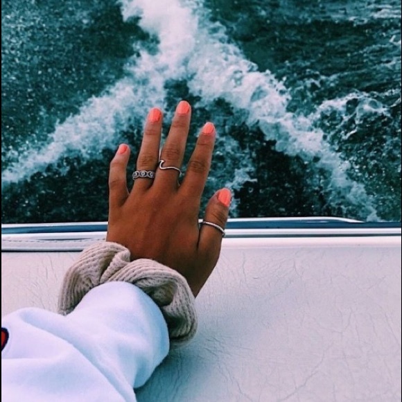 Profile Picture of Claire Gonsior (@claire_gonsior) on Poshmark