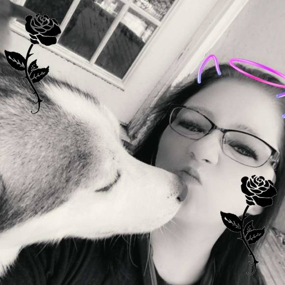 Profile Picture of Crystal Hinkley (@crystalsorah) on Poshmark