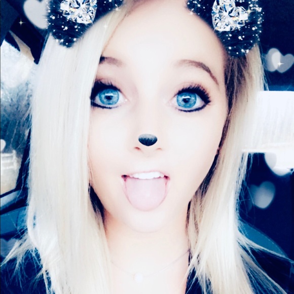 Profile Picture of Meagan Simniok (@meaganraye) on Poshmark