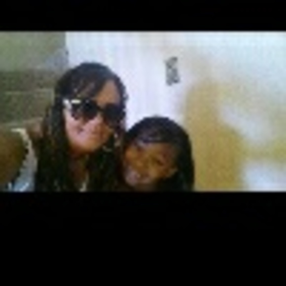 Profile Picture of Amy Barron (@askmami707) on Poshmark