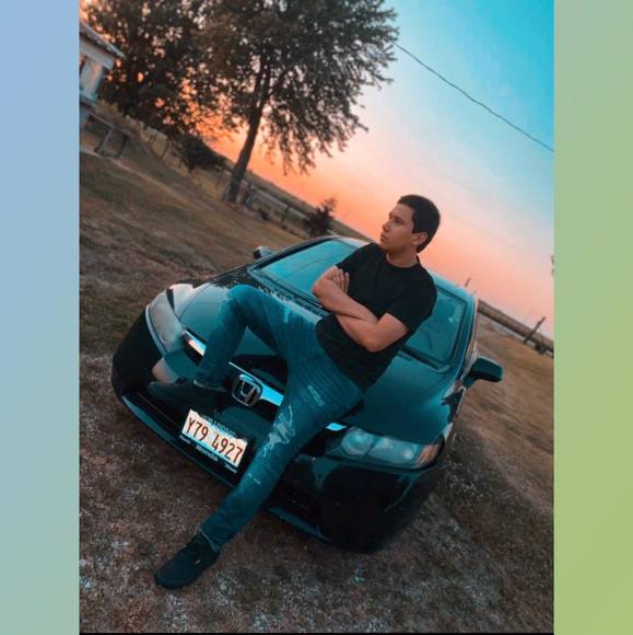 Profile Picture of Adolfo Suarez (@mrlazko10yt) on Poshmark