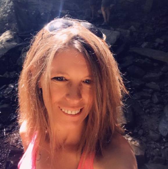 Profile Picture of Glenna Wise (@momof51980) on Poshmark
