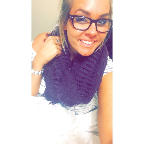 Profile Picture of Kylee Poehner (@kpoehner) on Poshmark