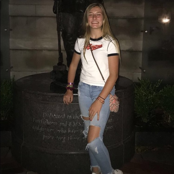 Profile Picture of Anjeline Tollett (@aj3223) on Poshmark