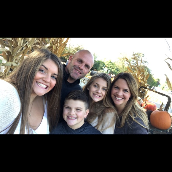 Profile Picture of Dinalynn 7 (@dinasnook) on Poshmark