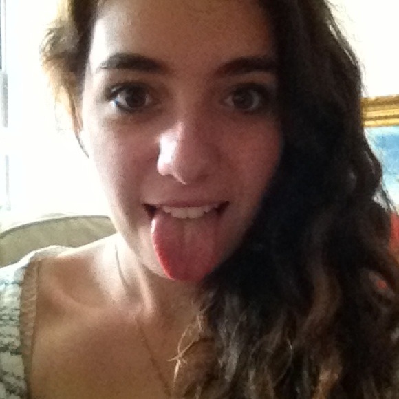 Profile Picture of Lara Young (@lyoung22) on Poshmark