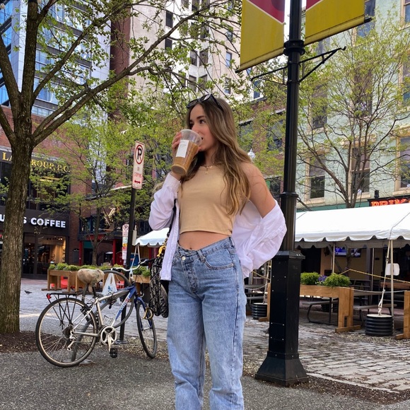Profile Picture of Alex Green (@alexgreen301) on Poshmark