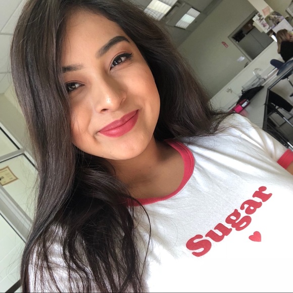 Profile Picture of Alexa Flores (@paradisebabee) on Poshmark