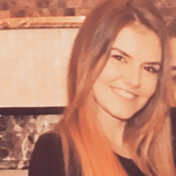 Profile Picture of Weronika Brozyna (@weronikab) on Poshmark