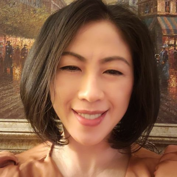 Profile Picture of Nguyen Huynh (@huynhkimnguyen) on Poshmark