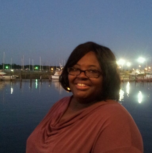 Profile Picture of Earlean Simon (@earleansimon) on Poshmark