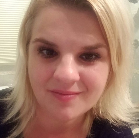 Profile Picture of Monica Cosma (@mscosma) on Poshmark