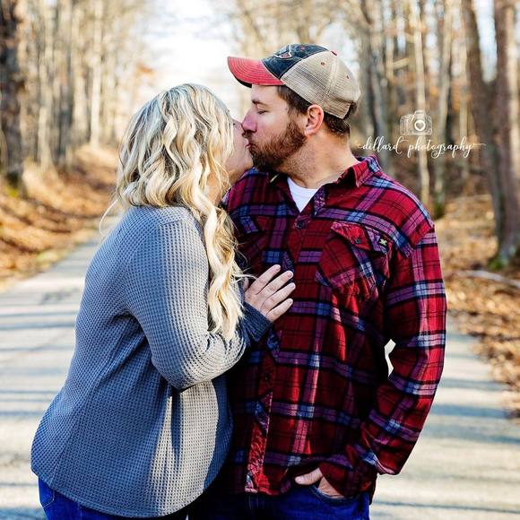 Profile Picture of Brandi Bosler (@bbkelley20) on Poshmark