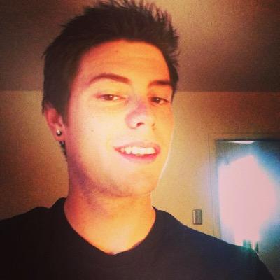 Profile Picture of The Woods (@AndrewEllis8) on Twitter