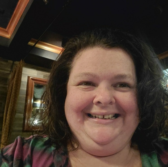 Profile Picture of Julie Lopilato (@julielopilato) on Poshmark